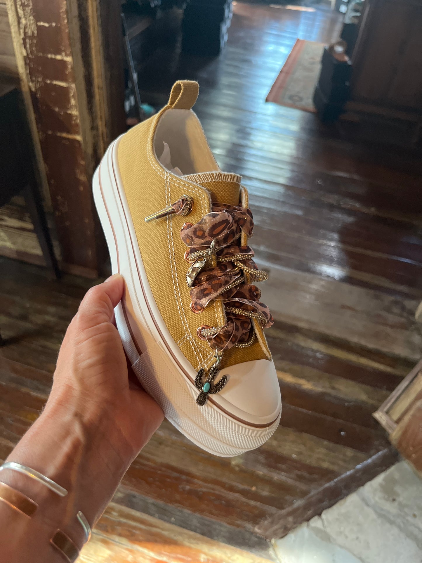 Harmon Sneaks